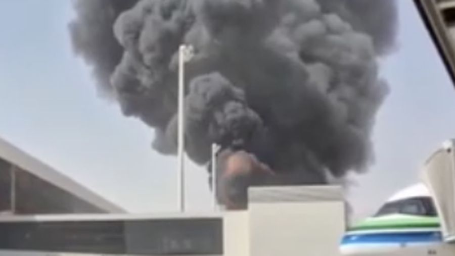 Bandara Riyadh diserang Houthi, Kamis (8/10/2026). (Social Media via REUTERS/Social Media)