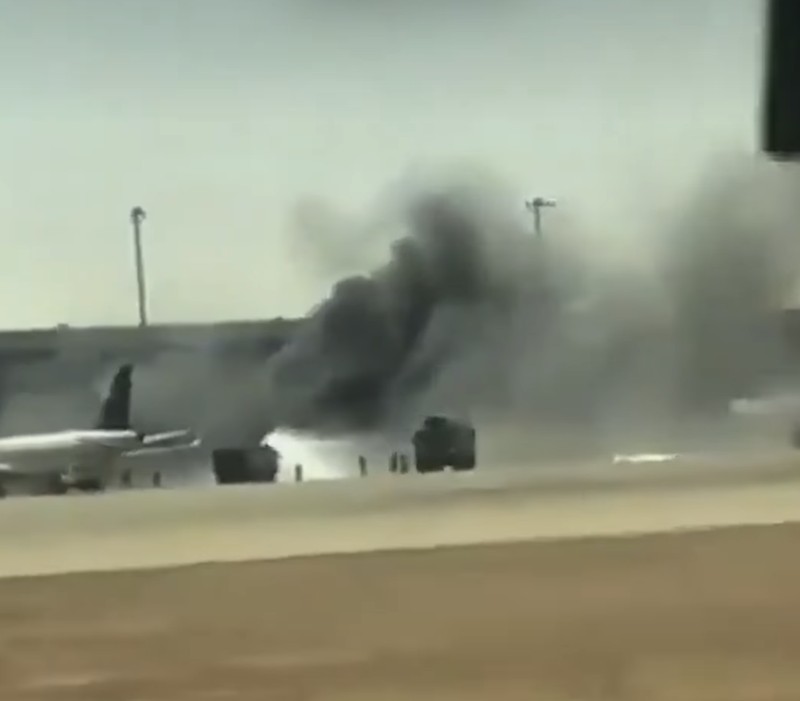 Bandara Riyadh diserang Houthi, Kamis (8/10/2026). (Social Media via REUTERS/Social Media)