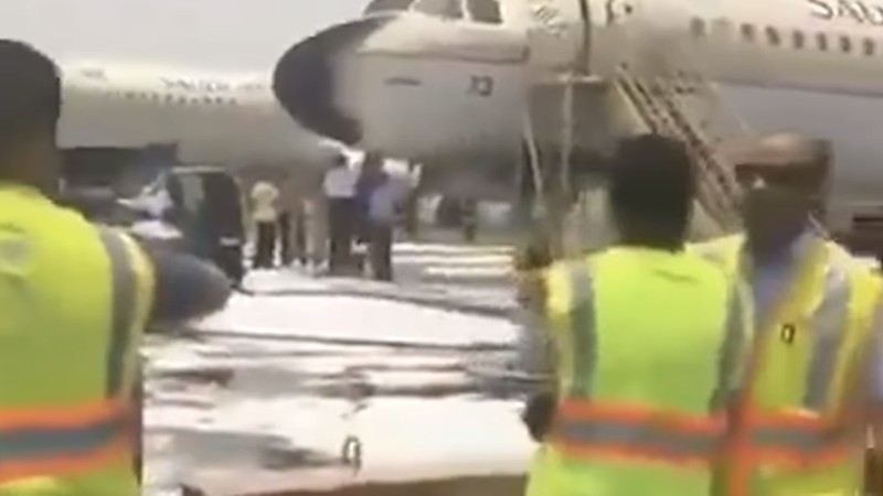 Bandara Riyadh diserang Houthi, Kamis (8/10/2026). (Tangkapan Layar sosial media X)