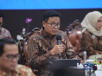 Direktur Jenderal (Dirjen) Pajak, Bimo Wijayanto saat Konferensi Pers APBN KiTa Edisi Oktober 2026 di Gedung Djuanda, Kementerian Keuangan, Jakarta, Jumat (9/10/2026). (CNBC Indonesia/Faisal Rahman)