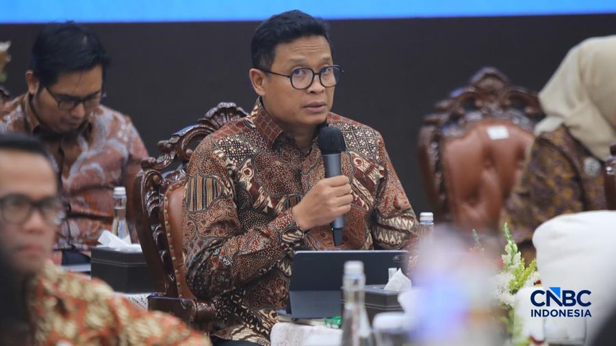 Direktur Jenderal (Dirjen) Pajak, Bimo Wijayanto saat Konferensi Pers APBN KiTa Edisi Oktober 2026 di Gedung Djuanda, Kementerian Keuangan, Jakarta, Jumat (9/10/2026). (CNBC Indonesia/Faisal Rahman)
