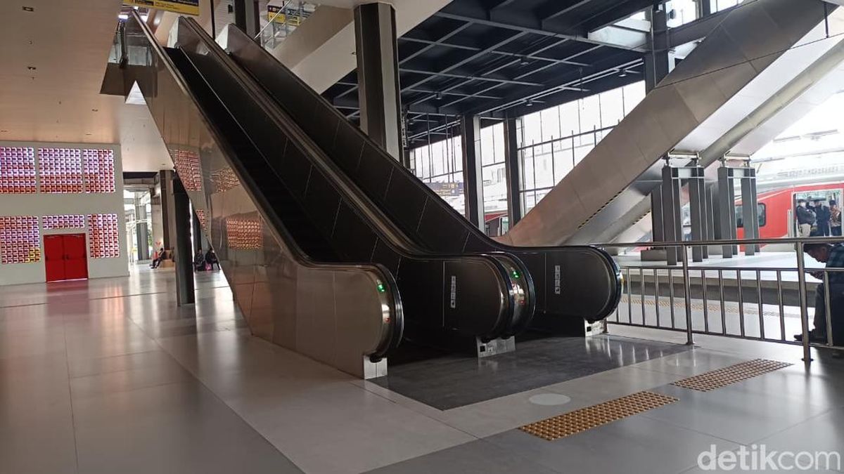 Kemarin Picu Anker Berdesakan, Eskalator di Stasiun Tanah Abang Normal Lagi — NadiKabar.com