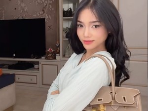 Gaya Fuji Pamer Perdana Beli Tas Hermes Birkin, Segini Harganya