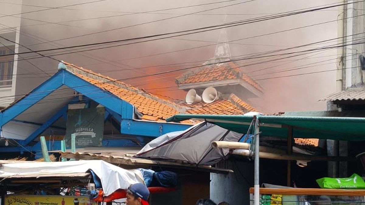 Ilustrasi berita Nasional: Permukiman di Jembatan Lima Tambora Kebakaran, 105 Personel Damkar ke TKP