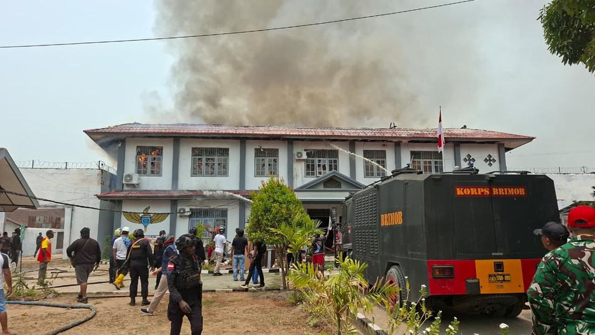 Razia Hp Berujung Lapas Merauke Diduga Dibakar, Sejumlah Napi Kabur — NadiKabar.com