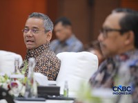 Menteri Keuangan, Suahasil Nazara menyampaikan keterangan saat Konferensi Pers APBN KiTa Edisi Oktober 2026 di Gedung Djuanda, Kementerian Keuangan, Jakarta, Jumat (9/10/2026). (CNBC Indonesia/Faisal Rahman)