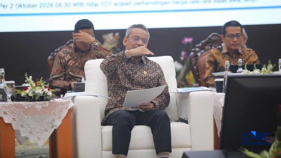 Menteri Keuangan, Suahasil Nazara menyampaikan keterangan saat Konferensi Pers APBN KiTa Edisi Oktober 2026 di Gedung Djuanda, Kementerian Keuangan, Jakarta, Jumat (9/10/2026). (CNBC Indonesia/Faisal Rahman)