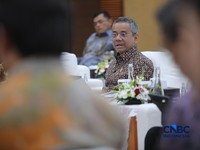 Menteri Keuangan, Suahasil Nazara menyampaikan keterangan saat Konferensi Pers APBN KiTa Edisi Oktober 2026 di Gedung Djuanda, Kementerian Keuangan, Jakarta, Jumat (9/10/2026). (CNBC Indonesia/Faisal Rahman)