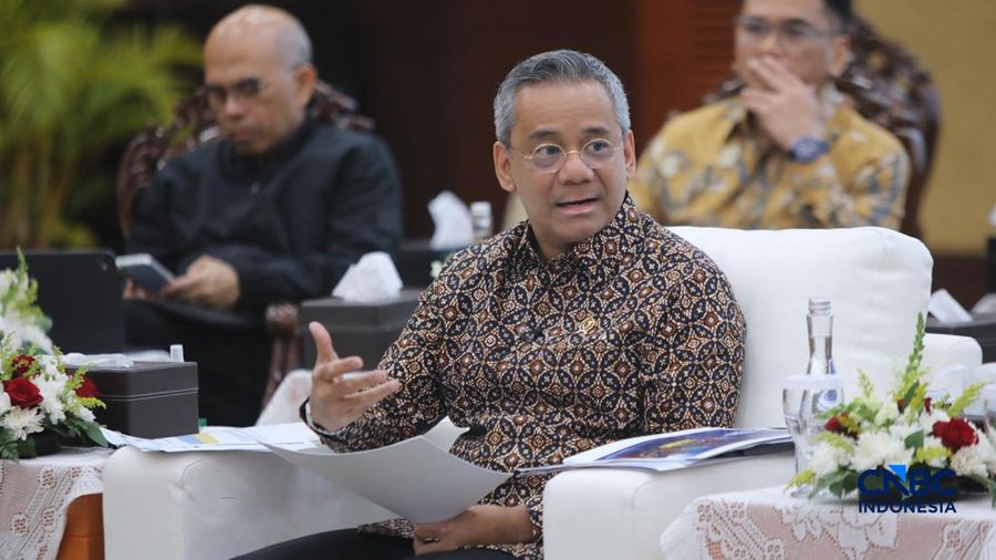 Menteri Keuangan, Suahasil Nazara menyampaikan keterangan saat Konferensi Pers APBN KiTa Edisi Oktober 2026 di Gedung Djuanda, Kementerian Keuangan, Jakarta, Jumat (9/10/2026). (CNBC Indonesia/Faisal Rahman)