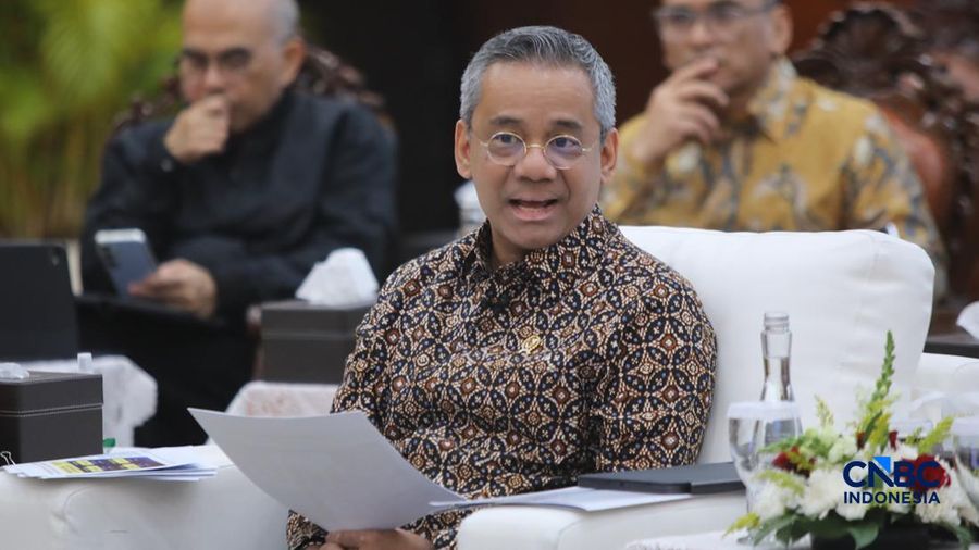 Menteri Keuangan, Suahasil Nazara menyampaikan keterangan saat Konferensi Pers APBN KiTa Edisi Oktober 2026 di Gedung Djuanda, Kementerian Keuangan, Jakarta, Jumat (9/10/2026). (CNBC Indonesia/Faisal Rahman)
