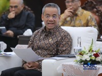 Menteri Keuangan, Suahasil Nazara menyampaikan keterangan saat Konferensi Pers APBN KiTa Edisi Oktober 2026 di Gedung Djuanda, Kementerian Keuangan, Jakarta, Jumat (9/10/2026). (CNBC Indonesia/Faisal Rahman)