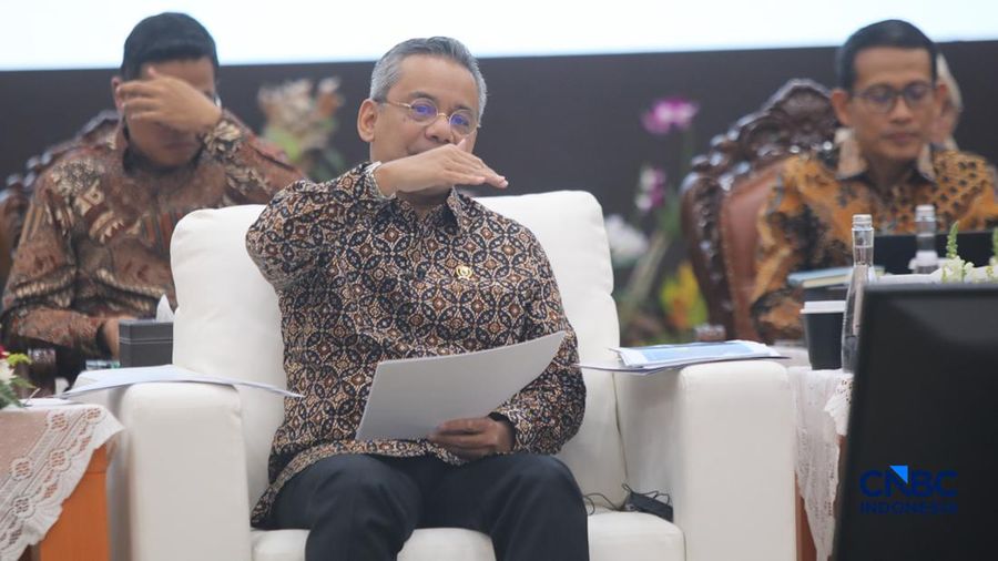 Menteri Keuangan, Suahasil Nazara menyampaikan keterangan saat Konferensi Pers APBN KiTa Edisi Oktober 2026 di Gedung Djuanda, Kementerian Keuangan, Jakarta, Jumat (9/10/2026). (CNBC Indonesia/Faisal Rahman)
