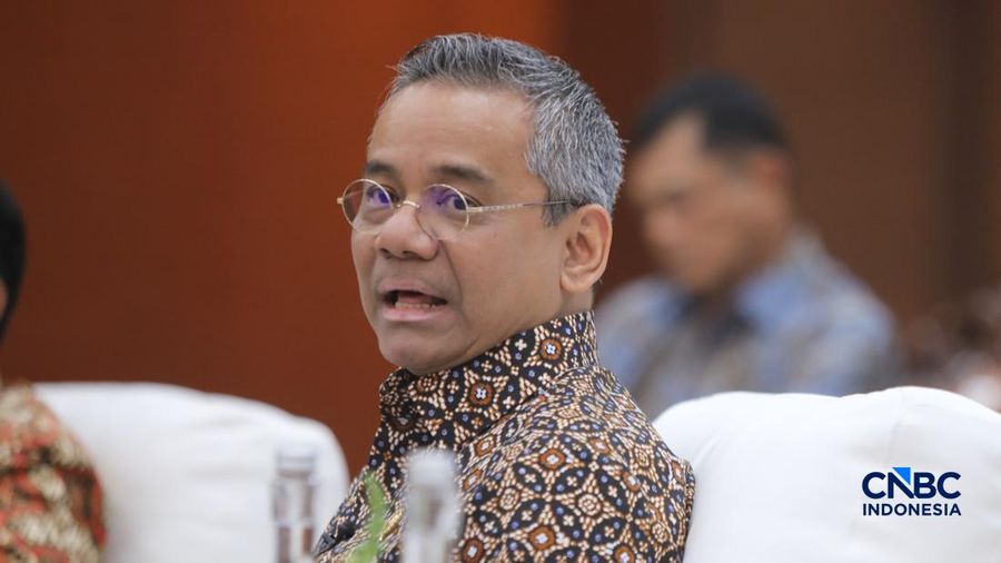 Menteri Keuangan, Suahasil Nazara menyampaikan keterangan saat Konferensi Pers APBN KiTa Edisi Oktober 2026 di Gedung Djuanda, Kementerian Keuangan, Jakarta, Jumat (9/10/2026). (CNBC Indonesia/Faisal Rahman)