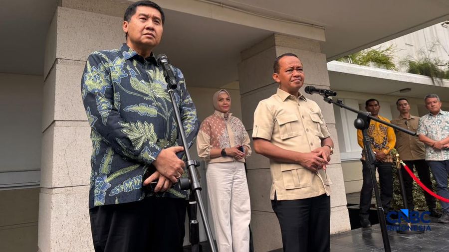 Menteri PKP Maruarar Sirait dan Menteri ESDM Bahlil Lahadalia saat konferensi pers dengan media, Jakarta, Jumat, 9/10. (CNBC Indonesia/Firda)