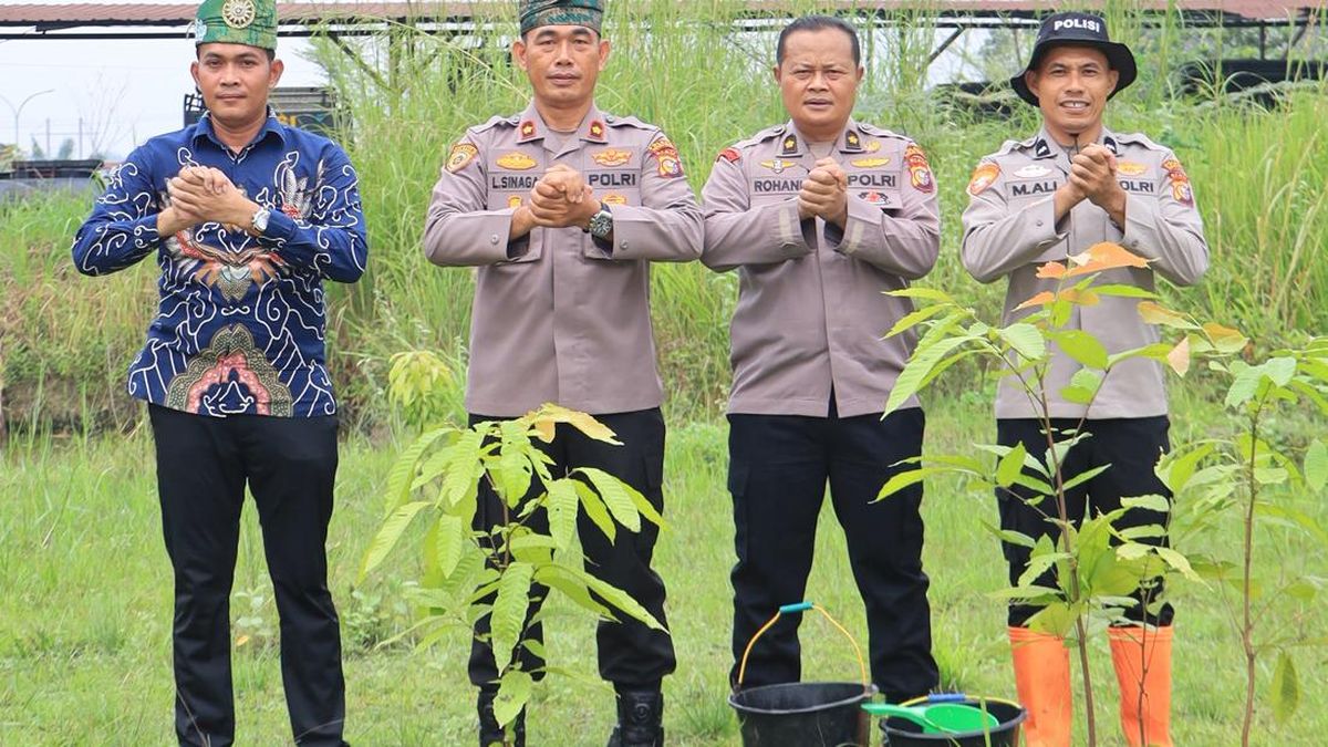 Dukung Gerakan Sejuta Pohon, Polres Rohil Hijaukan Markas — NadiKabar.com