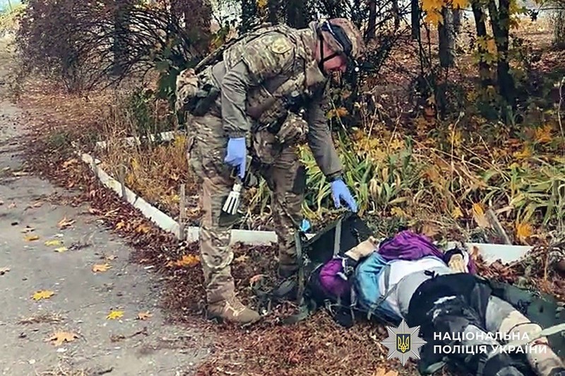 Rusia menyerang bus di kota Kramatorsk, Ukraina, Jumat (9/10/2026). Serangan ini salah satu serangan paling mematikan dalam beberapa minggu terakhir. (via REUTERS/State Emergency Service of Ukrai)