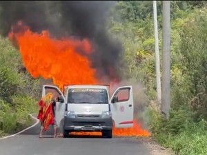 Pikap Bawa Traktor-Elpiji 3 Kg Terbakar di Rongkong Lutra