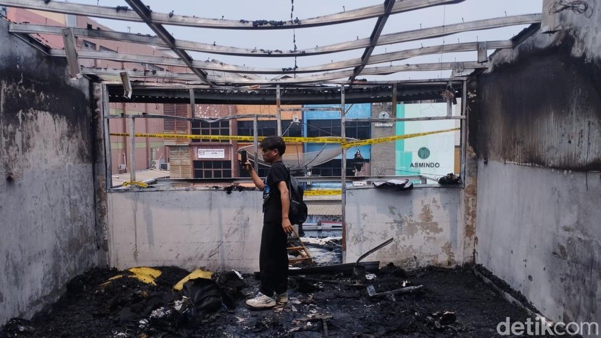 Momen Heroik Wanita Selamatkan Anak Saat Lantai 3 RM Padang Jaktim Kebakaran — NadiKabar.com
