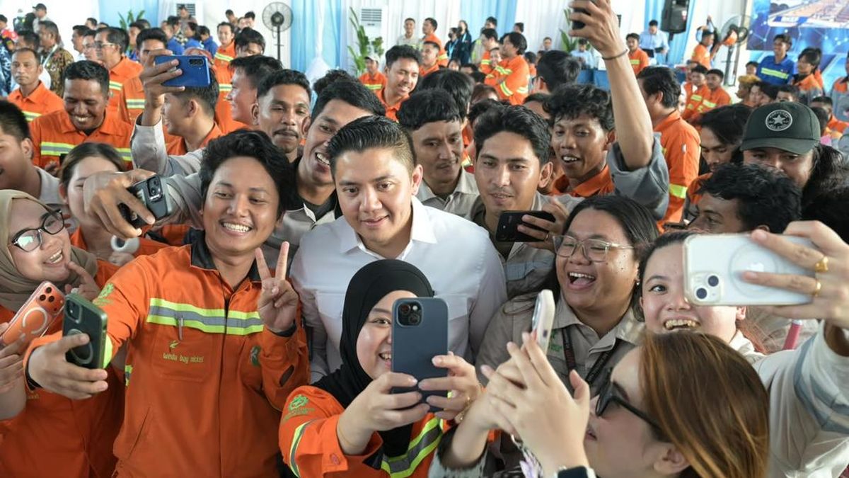Momen Seskab Teddy Hampir Ketinggalan Rombongan Prabowo di Halmahera Tengah — NadiKabar.com
