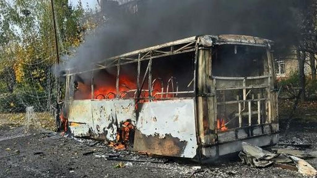 Ilustrasi berita Nasional: Rusia Serang Bus di Ukraina, 30 Orang Tewas