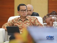 Wakil Menteri Keuangan, Nurkholisoh Ibnu Aman saat Konferensi Pers APBN KiTa Edisi Oktober 2026 di Gedung Djuanda, Kementerian Keuangan, Jakarta, Jumat (9/10/2026). (CNBC Indonesia/Faisal Rahman)