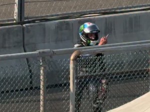 Alex Rins Acungkan Jari Tengah ke Marshal di MotoGP Mandalika 2026