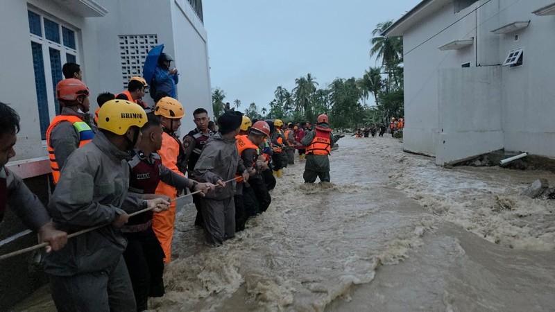 Banjir melanda dua kecamatan di Kota Padang, Sumatera Barat (Sumbar), pada Sabtu (10/10/2026). (Dok. Basarnas)