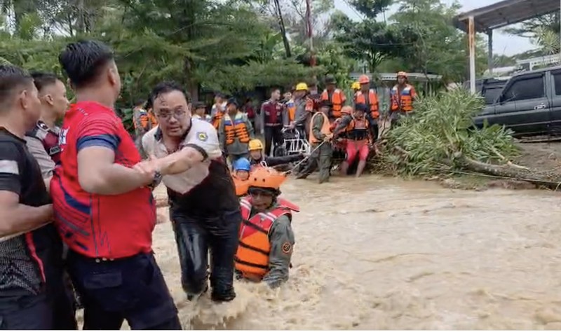 Banjir melanda dua kecamatan di Kota Padang, Sumatera Barat (Sumbar), pada Sabtu (10/10/2026). (Dok. Basarnas)
