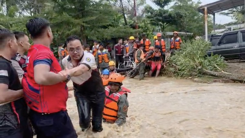 Banjir melanda dua kecamatan di Kota Padang, Sumatera Barat (Sumbar), pada Sabtu (10/10/2026). (Dok. Basarnas)