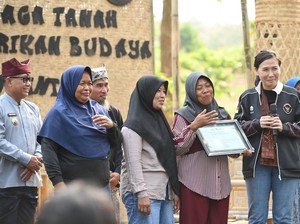 Dari Buta Aksara Hingga Kejar Paket: 500 Lansia Banyuwangi Sekolah Lagi