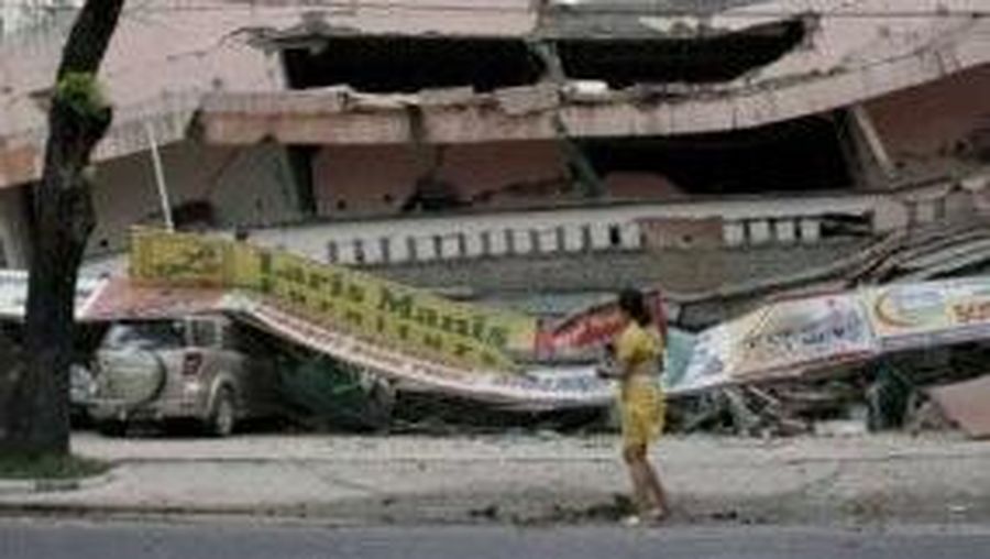 Gempa Bumi 7,6 SR yang mengguncang Kota Padang dan sekitarnya pada Rabu, 30 September 2009. (Dok. Detikcom/File Foto)
