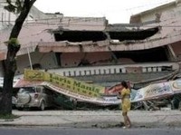 Gempa Bumi 7,6 SR yang mengguncang Kota Padang dan sekitarnya pada Rabu, 30 September 2009. (Dok. Detikcom/File Foto)
