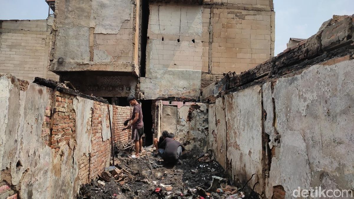 Cerita Lansia Dibopong Anak Saat Kebakaran 83 Rumah di Kramat Senen — NadiKabar.com