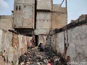 Cerita Lansia Dibopong Anak Saat Kebakaran 83 Rumah di Kramat Senen