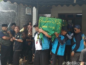 Histeris Keluarga Korban KM Virgo Saat Jenazah Tiba di Tulungagung