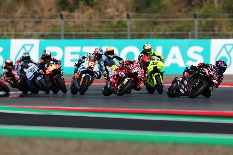 Pembalap Ducati Lenovo Team Marc Marquez merayakan kemenangan setelah memenangi sprint race MotoGP Grand Prix Indonesia 2026, di Sirkuit Internasional Mandalika, Mandalika, Indonesia, (10/10/2026). (REUTERS/Willy Kurniawan)