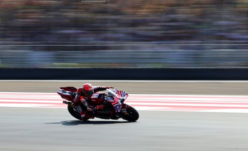 Pembalap Ducati Lenovo Team Marc Marquez merayakan kemenangan setelah memenangi sprint race MotoGP Grand Prix Indonesia 2026, di Sirkuit Internasional Mandalika, Mandalika, Indonesia, (10/10/2026). (REUTERS/Willy Kurniawan)