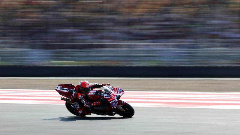 Pembalap Ducati Lenovo Team Marc Marquez beraksi saat sprint race MotoGP Grand Prix Indonesia 2026, di Sirkuit Internasional Mandalika, Mandalika, Indonesia, (10/10/2026).