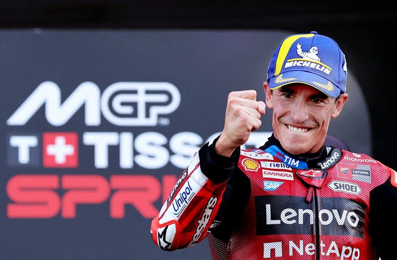 Pembalap Ducati Lenovo Team Marc Marquez merayakan kemenangan setelah memenangi sprint race MotoGP Grand Prix Indonesia 2026, di Sirkuit Internasional Mandalika, Mandalika, Indonesia, (10/10/2026). (REUTERS/Willy Kurniawan)