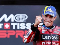 Pembalap Ducati Lenovo Team Marc Marquez merayakan kemenangan setelah memenangi sprint race MotoGP Grand Prix Indonesia 2026, di Sirkuit Internasional Mandalika, Mandalika, Indonesia, (10/10/2026). (REUTERS/Willy Kurniawan)
