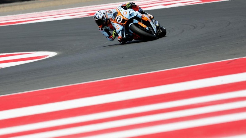 Pembalap Trackhouse MotoGP Team Raul Fernandez beraksi saat sesi latihan bebas MotoGP Grand Prix Indonesia 2026, di Sirkuit Internasional Mandalika, Mandalika, Indonesia, (10/10/2026).