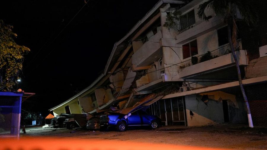 Sebuah mobil rusak akibat tertimpa reruntuhan setelah gempa bumi melanda dekat pantai selatan Panama, di Penonome, Panama, pada 9 Oktober 2026. Sebuah mobil rusak akibat tertimpa reruntuhan setelah gempa bumi melanda dekat pantai selatan Panama, di Penonome, Panama, pada 9 Oktober 2026.