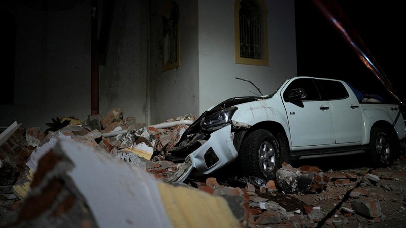 Sebuah mobil yang rusak akibat tertimpa reruntuhan terlihat setelah gempa bumi melanda dekat pesisir selatan Panama, di Penonome, Panama, pada 9 Oktober 2026.