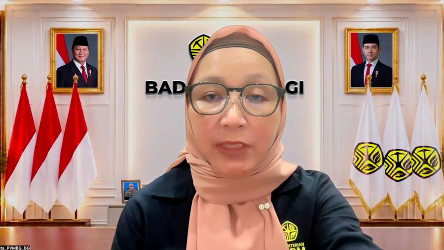 Kepala Badan Geologi Kementerian Energi dan Sumber Daya Mineral (ESDM), Lana Saria saat menyampaikan terkait perkembangan erupsi Gunung Anak Krakatau. (Dok. Badan Geologi Kementerian ESDM)