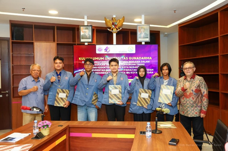 Kepala Otorita Ibu Kota Nusantara (IKN) Basuki Hadimuljono menyambut mahasiswa angkatan pertama Universitas Gunadarma IKN dalam kuliah umum di Gedung N1 Universitas Gunadarma IKN, Senin (28/9/2026). (Dok. Humas OIKN/Kevin)