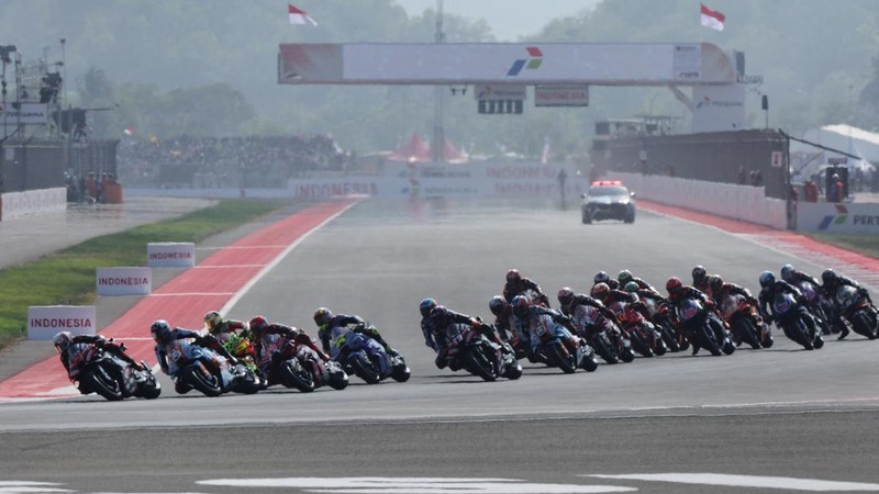 Pemandangan umum saat start balapan MotoGP Grand Prix Indonesia 2026, di Sirkuit Internasional Mandalika, Mandalika, Indonesia, (11/10/2026).