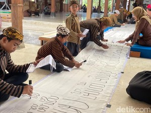 SD Antawirya Sidoarjo Target Pecahkan Rekor Aksara Jawa di Kain 600 Meter