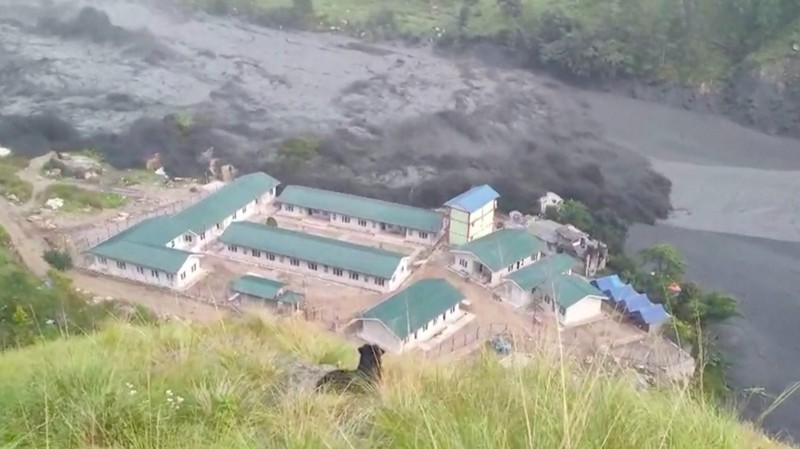 Rekaman udara yang beredar di media sosial memperlihatkan sebuah desa di Provinsi Gandaki, Nepal, terendam banjir setelah arus deras menerjang wilayah Nepal bagian tengah pada Minggu (11/10/2026). (Tangkapan Layar Video AFPTV)