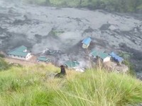 Rekaman udara yang beredar di media sosial memperlihatkan sebuah desa di Provinsi Gandaki, Nepal, terendam banjir setelah arus deras menerjang wilayah Nepal bagian tengah pada Minggu (11/10/2026). (Tangkapan Layar Video AFPTV)