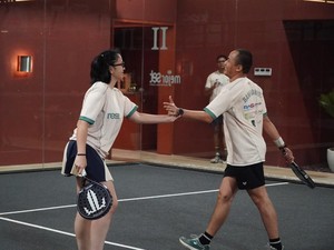 Ketika Pekerja Kantoran Beradu di Lapangan Padel